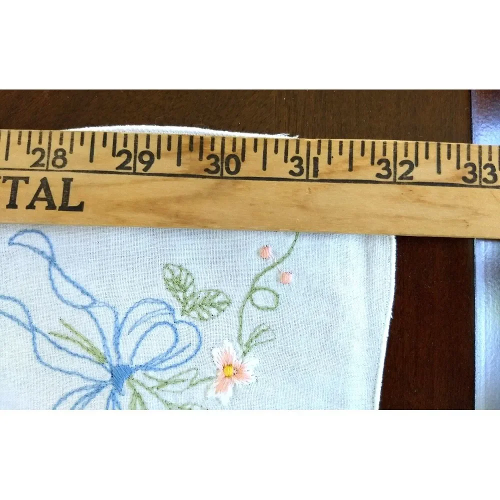 VTG Embroidered White Linen Floral Teacloth TABLECLOTH & 8‎ NAPKINS Scallop Edge